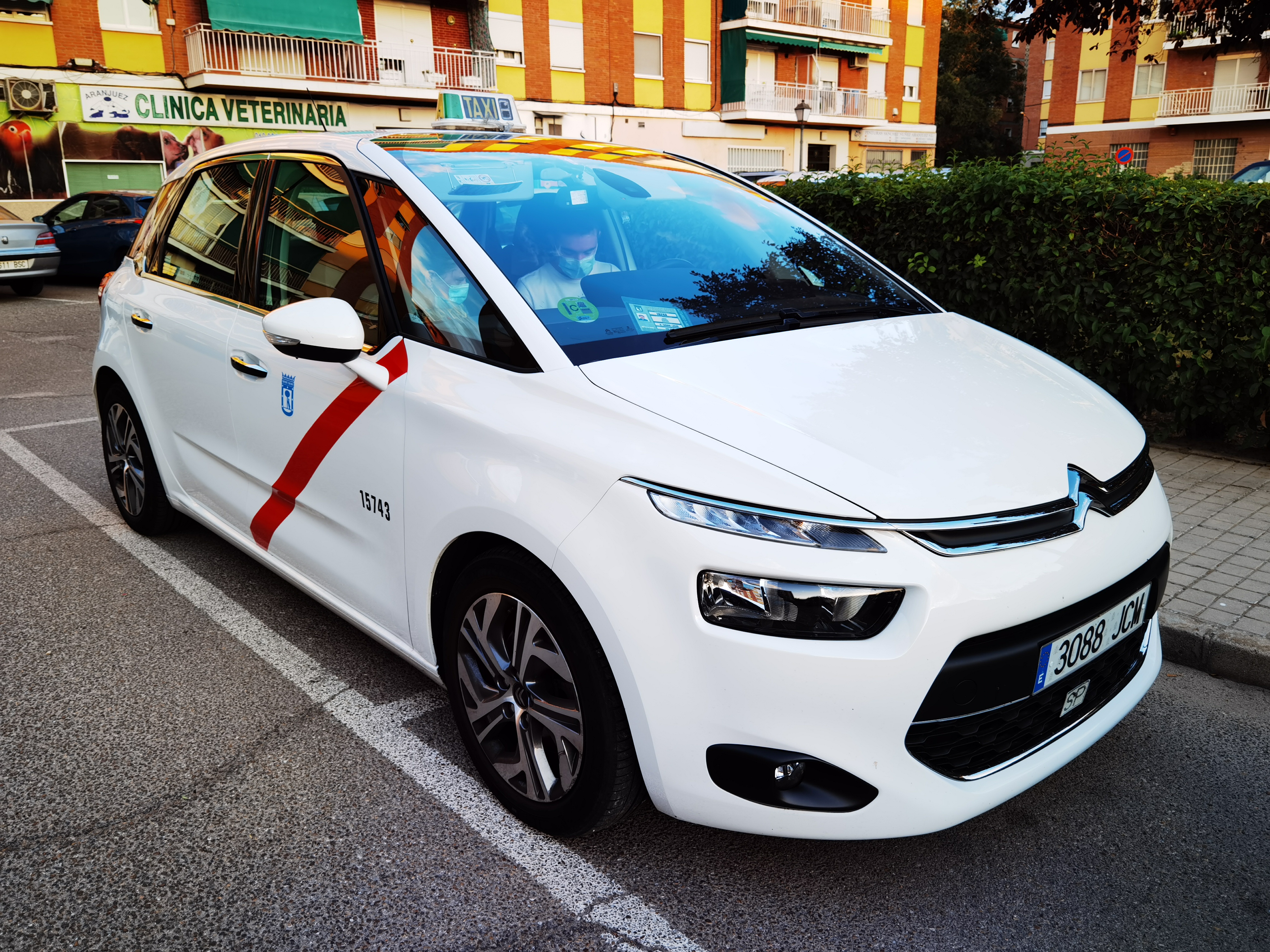 Servicio público de transporte de viajeros en la zona APC de la Comunidad de Madrid. Especializado en la zona norte de Madrid, San Sebastián de los Reyes y Alcobendas (Hospital Infanta Sofía, Centro Comercial Alegra, Centro Comercial Plaza Norte 2, Centro Comercial Arroyo de la Vega, Antena 3, aeropuerto Adolfo Suárez Madrid - Barajas)